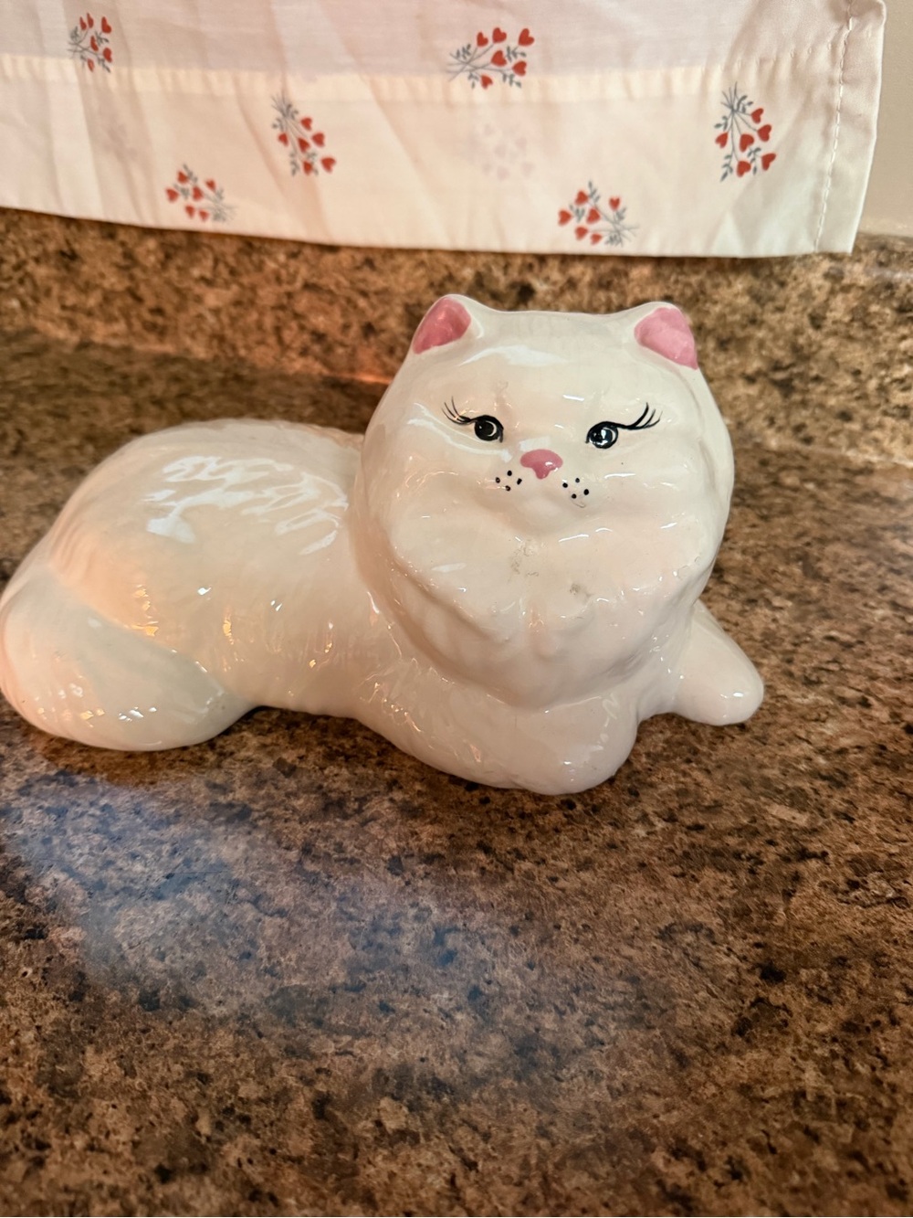 Pink-Accented White Ceramic Cat Figurine - Decorative Pet Decor